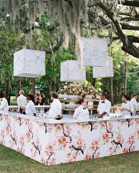 From watercolor wedding crests to latticework panels, we're giving these creative wedding bar ideas top marks for their equal parts confidence, beauty and function! Foto Booth, Happy Hour Bar, Wedding Pool Party, Bee Wedding, Pool Wedding, Event Bar, Drink Bar, Bar Set Up, Custom Bar