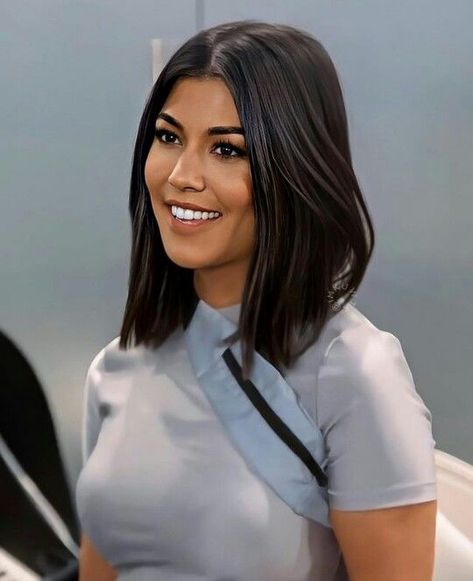 Short Hair Kourtney Kardashian, Bob Kourtney Kardashian, Kardashian Short Hair Hairstyles, Short Hair Kardashian, Kardashian Hairstyles Short, Kardashians Short Hair, Courtney Kardashian Hair Short, Fashion Forward Hairstyles, Kourtney Kardashian Short Hair 2022