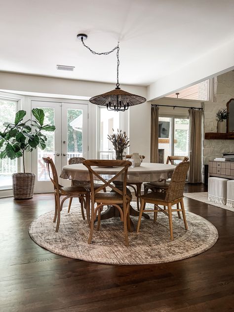 Round rug round dining table rattan chandelier Round Rug Under Kitchen Table, Rug Under Round Table, Rug Under Round Dining Table, Round Dining Table Ideas, Rug Under Kitchen Table, Round Table Dining Room, Beige Dining Room, Grey Round Rug, Dining Table Ideas