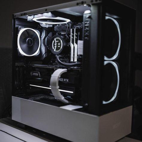 Black And White Pc, Best Pc Setup, Best Pc Gaming Setup, White Desk Setup, Custom Computer Case, Build A Pc, Gaming Desk Setup, Gaming Computer Desk, Gaming Pc Build