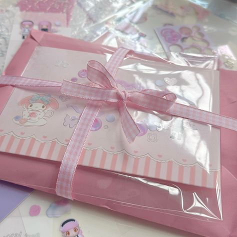 gift wrapping is my favourite hobby 🎁\(⌯'-'⌯)/🎀 #pink #decos #birthday #pinkbirthday #present #presentwrapping #presentinspo #kpop #kpopdeco Kpop Birthday Gift Ideas, Kpop Birthday Gifts, Kpop Birthday, Cute Gift Wrapping Ideas, Ur Mom, Cute Birthday Gift, Pink Y2k, Pen Pal, Present Wrapping