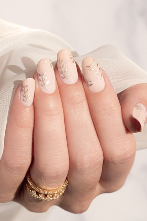 Short Nails Ideas Bride Short Nail Design, Autumn Wedding Nails For Bride, Wedding Gel Nails, Bridesmaid Nails, Short Nails Ideas, Fall Wedding Nails, Funky Fingers, Engagement Nails, Bridesmaids Nails