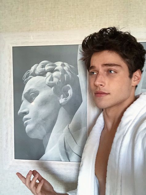 Froy Gutierrez, Edward Cullen, Story Characters, Dangerous Woman, Perfect Boy, Poses For Men, Hollywood Stars, Larp