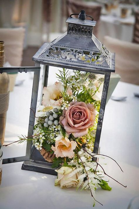 Centerpieces Rustic, Lantern Centerpiece Wedding, Country Garden Weddings, Lantern Centerpieces, Garden Wedding Decorations, Wedding Lanterns, Rustic Wedding Centerpieces, Wedding Centerpieces Diy, Wedding Table Decorations