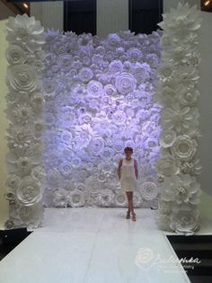 Balushka studios out of TX. She specializes in white and cream oversized paper flowers! Pretty cool. We love anyone who makes paper flowers Fashion Show Backdrop, Diy Photo Booth Backdrop, Booth Backdrops, Diy Photo Booth, Backdrop Ideas, Paper Flower Wall, Trendy Flowers, Ivory Flowers, Photo Booth Backdrop