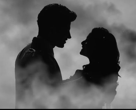 Dq nd keerthy nadigaiyar thilagam 🖤🖤 Mahanati Movie Pics, Insta Editing, Sita Ramam, Movies Malayalam, New Movie Images, Let's Talk About Love, Pop Art Images, Cute Couple Comics, Love Wallpapers Romantic