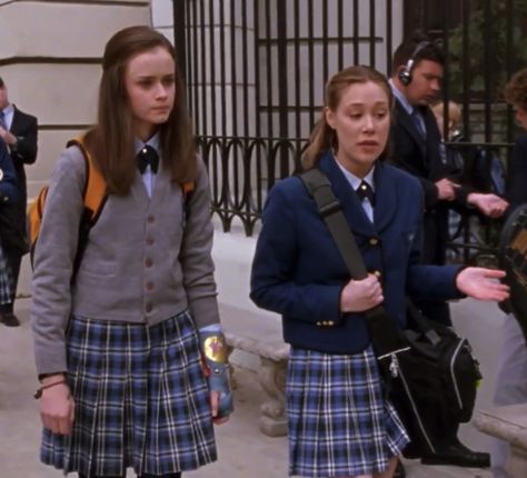 Rory Chilton Uniform, Rory Gilmore Chilton Uniform, Chilton Uniform, 2000s School, Gilmore Girls Cast, Gilmore Girls Party, Pretty Vibes, Paris Geller, 90s Girl