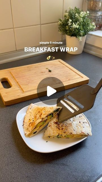 Breakfast Omelette, Breakfast Wraps, Spinach Recipes, Egg Recipes, Workout Food, Meal Prep, Spinach, Easy Meals, Healthy Recipes