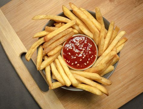 French fries Premium Photo | Premium Photo #Freepik #photo #food #fast-food #healthy #healthy-food Types Of French Fries, French Fries Design, Makanan Aesthetic, Fried Bananas, Food Fast, Canva Tips, Tomato Pasta Sauce, Restaurant Photography, Photo Food