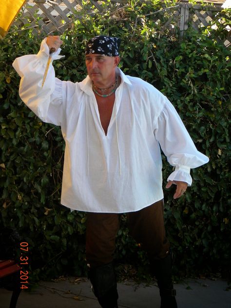 Mens Pirate Costume Diy, Man Pirate Costume, Male Pirate Costume, Pirate Costume Man, Mens Pirate Costume, Pirate Makeup, Pirate Costume Diy, Golden Treasure, Pirate Halloween Costumes