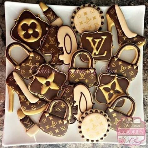 Lv Cookies, Louis Vuitton Cookies, 40th Birthday Cookies, Louis Vuitton Birthday Party, Louis Vuitton Birthday, Louis Vuitton Cake, Gateaux Cake, Cookie Art, Birthday Cookies