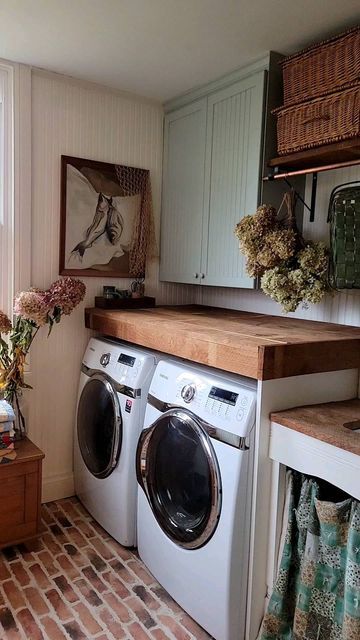 Renae Huffaker on Instagram: ""There is no substitute for hard work" Thomas Edison. Goals and dreams come true with a bit of luck and a lot of work. Let's roll up our sleeves and get to it. ❤️💪 #HoningHuffAcres" Thrifted House Aesthetic, Cottage Core Laundry Room, Cute Laundry Room Ideas, Old Southern Homes Interior, Cabin Laundry Room, Cozy Laundry Room, Southern House Decor, Future Home Ideas, Hype Beast Bedroom