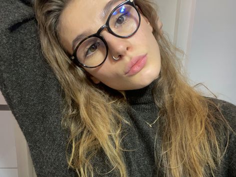 #blondhair #messyhair #glasses #glassesgirl #glassesframes #nostril #nosepiercings #browneyemakeup #naturalmakeupideas #naturalbrows #photoofday #vscoedit #vscofilter #selfietime Nose Piercing With Glasses, Small Nose Piercing, Nose Peircing, Nose Piercing Ring, Girl Glasses, Small Nose, Women Face, Natural Brows, Piercing Ring