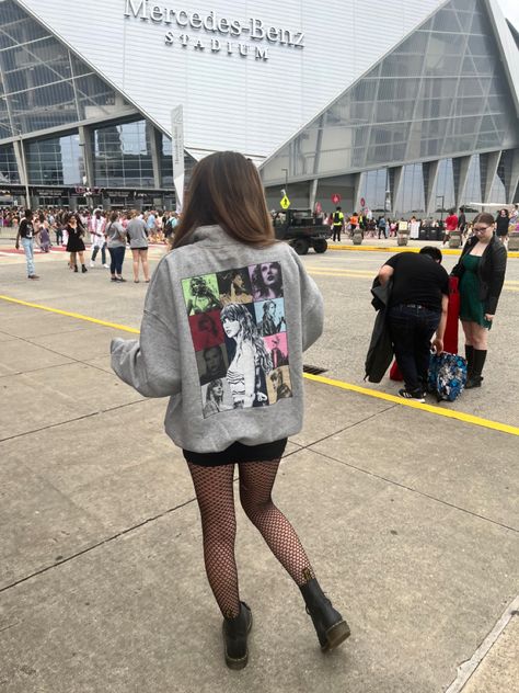 Eras Tour Merch Outfit, Taylor Swift Merch Outfit, Outfits Taylor Swift, Eras Tour Merch, Taylor Swift Merch, Swift Outfits, Taylor Swift Outfits, Tour Merch, Taylor Swift Fan