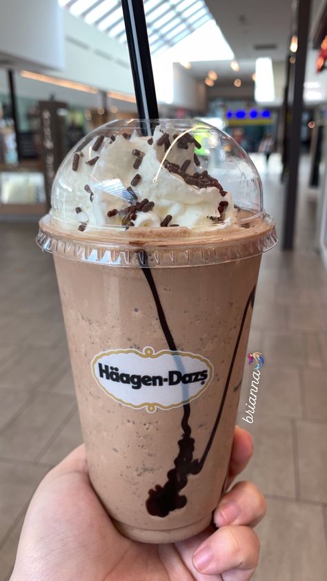 #chocolate #milkshake #chocolatemilkshake #belgianchocolate #häagendazs Chocolate Shake Aesthetic, Dark Chocolate Milkshake, Big Milkshakes, Mcdonalds Milkshake, Over The Top Milkshakes, Chocolate Milk Shake, Chocolate Milkshake Aesthetic, Mcdonalds Chocolate Milkshake, Fun Summer Drinks