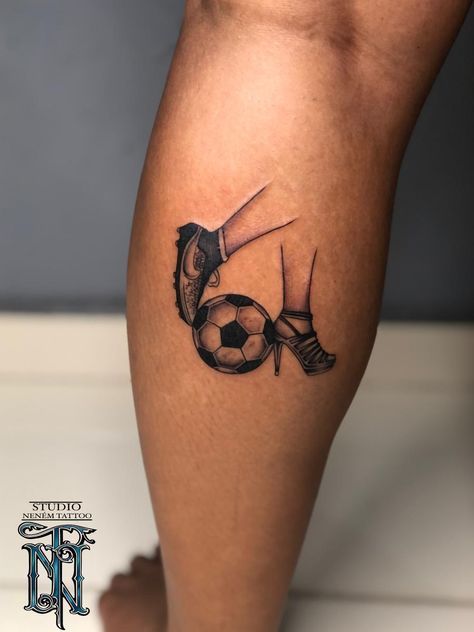 VT#sportstattoo #sports #tattoo #footballtattoo #colortattoo #football #hockeytattoo #tattoos #baseball #dotworktattoo #nightbikers #palacios #argentina #bronze #voleyball #voley #olimpiadas #olympicgames #chispatattoo #hockey #repost #bikertattoo #tattooart #deportes #bikerun #bicicleta #bycicle #tattoofit #nintendoswitch #trilhaserumos Tattoo Ideas Soccer, Soccer Tattoos Ideas Women, Football Tattoo Ideas, Tattoo Futbol, Soccer Tattoos, Leg Sleeve Tattoos, Sport Tattoos, Leg Tattoo Ideas, Football Tattoo