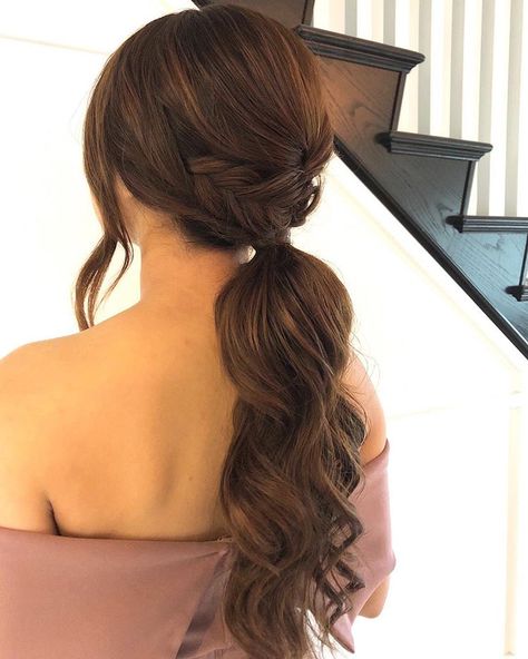 2023 Haircut Trends, Ponytail Bridal Hair, Feminine Hairstyle, Bridesmaid Ponytail, Bridesmaid Hair Ponytail, Haircut 2023, Bridemaids Hairstyles, Low Ponytail Hairstyles, Low Buns