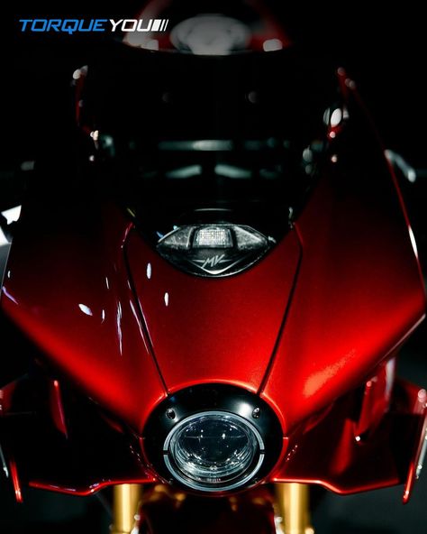 MV Agusta announces the Superveloce 1000 Serie Oro, a limited-production (500 units) motorcycle. 👉 998 CC 👉 208hp and 116.5Nm 👉 Top Speed: 300+ kmph 👉 Akrapovic 4-exit titanium exhaust #torqueyou #MVAgusta #Superveloce #1000SerieOro #bike #bikelovers #bikelifestyle #LatestCarNews #BikeReviews #bikesofinstagram #Evcarsworld #CarNews #AutoBlog #AutoNews #bikes2024 #Cars247 #Cars #CarEnthusiasts Mv Agusta Superveloce, Mv Agusta, Bike Reviews, Bike Lovers, Classic Italian, Italian Design, First Look, Bike, Instagram