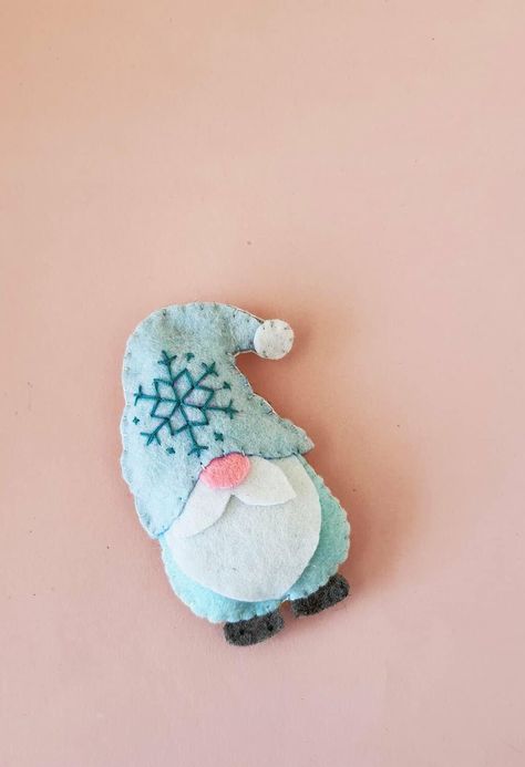 Felt Gnome Ornament, Felt Gnome Ornament Free Pattern, Felt Gonk, 2023 Ornaments, Felt Gnomes, Vintage Inspired Christmas Tree, Diy Felt Christmas, Gnome Craft, Family Blessings