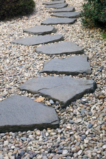 If you have a garden, but not a rock pathway, it's time to fix that right now. Today I have rock pathway ideas to inspire any gardener to make a beautiful garden just that much better. A rock pathway makes a statement that bids the beholder to follow, to more fully enjoy the garden and take time to smell the roses. These stones would look great in any yard. Walkway Garden, Rock Pathway, Pathway Ideas, Walkway Landscaping, Pathway Landscaping, Garden Stepping Stones, Stone Walkway, Stone Pathway, Gravel Garden