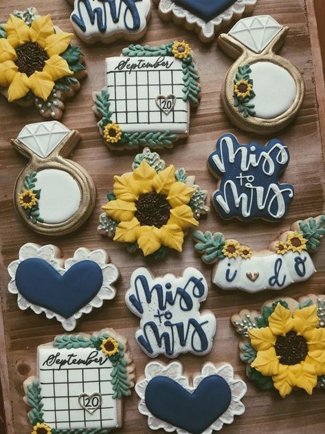 Sunflower Cookies, Sunflower Wedding Decorations, Wedding Snacks, Bridal Cookies, Desserts Pictures, Sunflower Themed Wedding, Sunflower Bridal Shower, Bridal Shower Cookies, Cream Photos