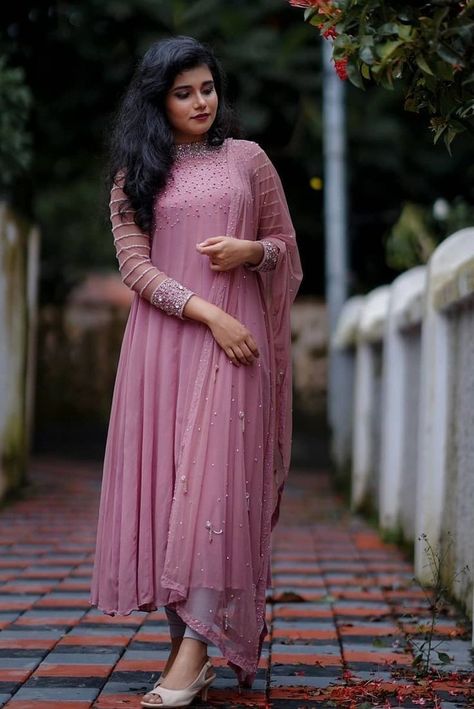 Salwar Gown Designs, Churidar Party Wear Wedding, Wedding Churidar Party Wear, Wedding Party Wear Dresses For Women, Chudidars Designs Party Wear, Indian Function Dresses For Women, Kurtis For Wedding Function, Wedding Churidar Designs Ideas, Function Wear Churidar