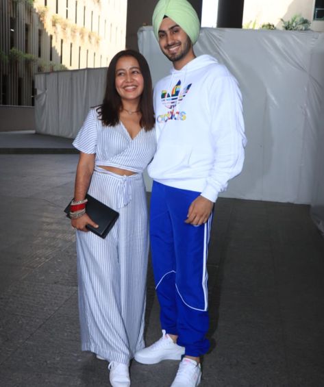 Newly-Wed Neha Kakkar- Rohanpreet rocking the airport look. #Casual #NewlyWed #NehuDaVyah #NehaKakkar #Coords #MatchingOutfit #CoupleGoals #Addidas #BlueTracks #WhiteSweatShirt #WhiteHoodie #CoupleGoals #AirportLook #AirportClothes #AirportLookIdeas Neha Kakkar Hd Images, Neha Kakkar Rohanpreet Pic, Karan Randhawa Cute Pics, Rohanpreet Singh, Neha Kakkar Wedding Pics, Neha Kakkar Dresses, Tony Kakkar, Short Height, Men Dressing