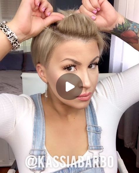 DIY Hair 𝗞𝗮𝘀𝘀𝗶𝗮 𝗕𝗮𝗿𝗯𝗼 on Instagram: “Pixie Pony with volume! Here’s how I get my bangs back and out of my face while adding some volume to the front and sides.  The trick is…” Short Hair Bangs Pulled Back, Pixie Haircut Products, Pixie Haircut Headband, How To Make My Short Hair Curly, Updo Pixie Hair, Hats On Short Hair Women, How To Put Bangs Up Hairstyles, Long Pixie Updo Ideas, Long Pixie Styling Ideas