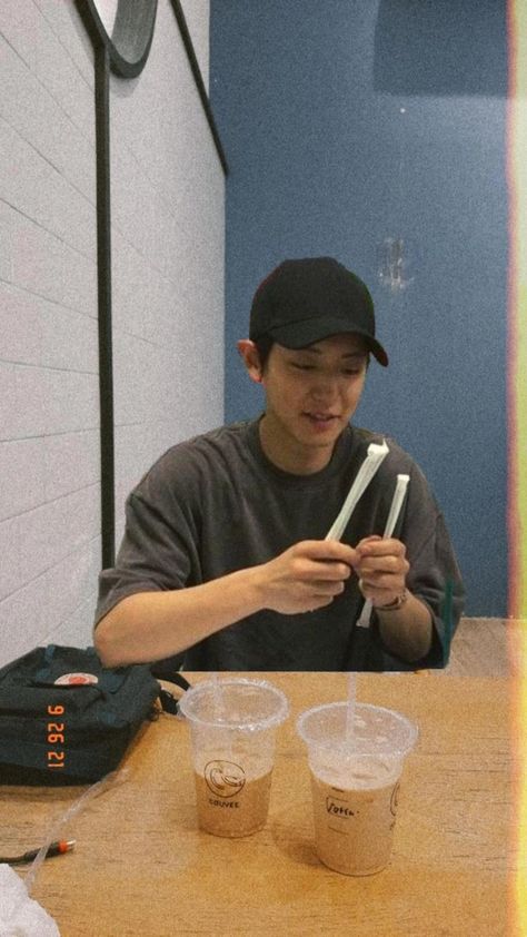 Chanyeol Boyfriend Material, Chanyeol Boyfriend, Boy Better Know, Exo Chanbaek, Exo Lockscreen, Park Chanyeol Exo, Boyfriend Photos, Funny Kpop Memes, Kpop Exo