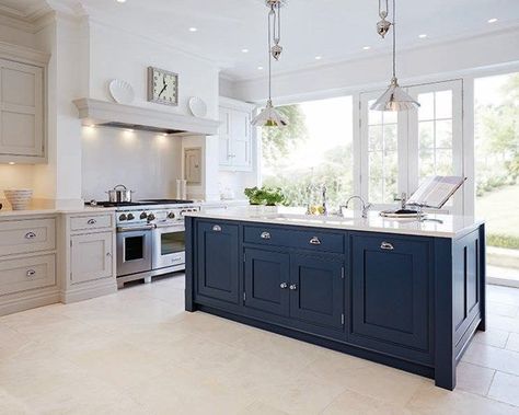 Blue Kitchen Island, Model Dapur, Kitchen Cabinet Trends, Серая Кухня, Cabinets Painted, Blue Kitchen Cabinets, Kabinet Dapur, Blue Cabinets, Oak Kitchen