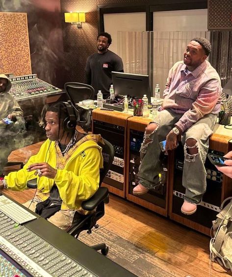 Rapper In The Studio, Travis Scott Studio, Rappers In The Studio, Studio Pics, Studio Vibes, Studio Aesthetic, Recording Studio Design, Music Vibes, Type Shi