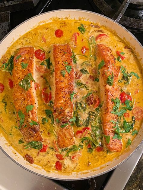 Creamy Tuscan Salmon – healthyGFfamily.com Creamy Tuscan Salmon, Smoked Paprika Chicken, Tuscan Salmon Recipe, Tuscan Salmon, Gluten Free Dinner Easy, Butter Salmon, Mug Cakes, Paprika Chicken, Easy Salmon Recipes