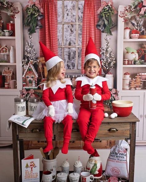 Christmas Photoshoot Kids, Diy Christmas Photoshoot, Winter Family Photoshoot, Toddler Photoshoot, Xmas Photos, Brother Christmas, Holiday Photoshoot, Christmas Portraits, Baby Shoot