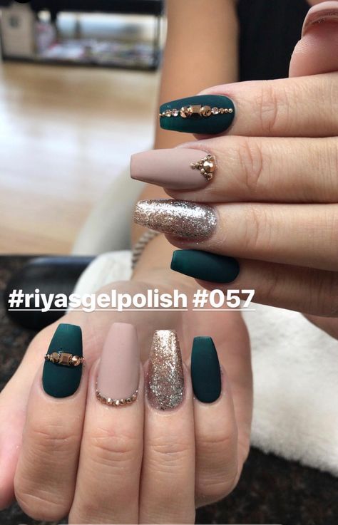 Nail Matte, Nail Art Designs Images, Square Nail, Matte Green, Nail Art Designs Diy, Nail Art Designs Videos, Emerald Stone, Mani Pedi, Gold Design