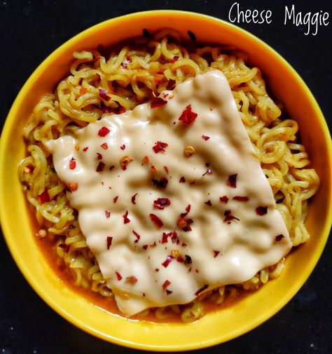 Masala maggie garnished with melted cheese slice and chili flakes Cheese Maggie Recipe, Night Maggie Snap, Maggie Recipes Indian, Maggie Snap, Cheese Maggie, Cheese Maggi, Chinese Platter, Cafe Items, Noodle Shop