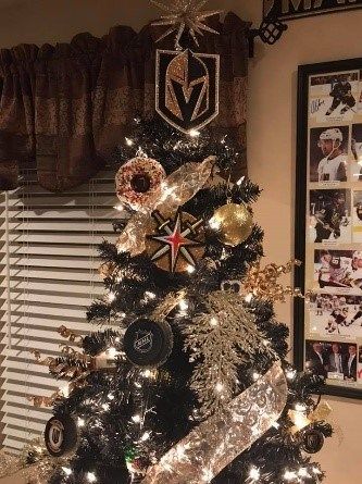 How to Make a Vegas Golden Knights Themed Christmas Tree Hockey Christmas Tree, Cowgirl Halloween Costumes, Vegas Christmas, Theme Christmas Tree, Black Christmas Decorations, Hockey Decor, Cowgirl Halloween, Themed Christmas Tree, Themed Christmas