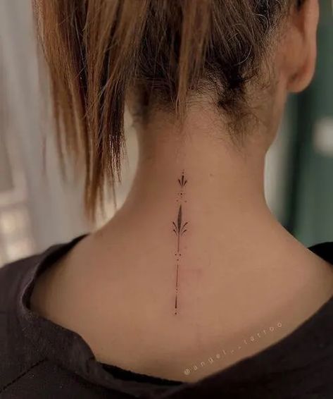 Ornamental Tattoo Meaning, Nape Tattoo Women Minimalist, Simple Back Tattoo Women, Minimalist Back Tattoo, Minimalist Tattoo Ideas With Meaning, Tattoo Ideas Neck, Back Of The Neck Tattoos, Tattoo Ideas With Meaning, Nape Tattoo