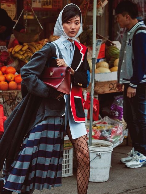 Street Fashion Photoshoot, Ropa Upcycling, Mode Editorials, Fruit Stand, Fashion Photography Inspiration, Street Fashion Photography, Foto Art, Fashion Editorial, Fashion Photoshoot