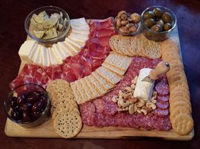 Pica Pica Food Parties, Pica Pica Food, Appetizers Vegetable, Antipasto Tray, Antipasto Platters, Antipasti Platter, Plating Food, Family Dinner Party, Italian Party