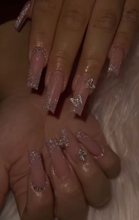 Sweet 16 Nails Pink, 22 Nails Birthday, Rose Gold Birthday Nails, 21st Bday Nail Ideas, Nails For Birthday Ideas, 18th Bday Nails, Grad Nails Acrylic, Glitter Nails With Rhinestones, Rose Gold Nail Ideas