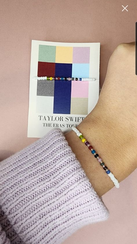 Taylor Swift Bead Bracelet Ideas, Eras Tour Bracelets Aesthetic, Taylor Swift Seed Bead Bracelet, Eras Tour Diy Outfits, The Eras Tour Bracelets, Eras Bracelet Ideas, Eras Bracelets, Cute Friendship Bracelets, Taylor Swift Party