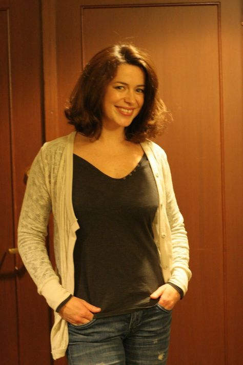 Eve Myles Gwen Cooper, Eve Myles, Katarina Witt, Female Celebrity Crush, Photography Movies, Soap Stars, Torchwood, Woman Crush, Famous Celebrities