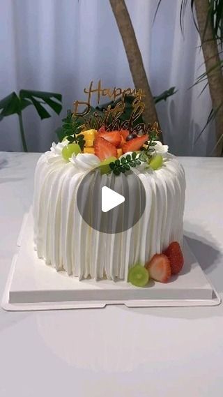 1 Kg Birthday Cake Design, 60 Birthday Cake Ideas For Women, 89th Birthday Cake, Cake Videos Decorating, 70 Birthday Cake, Easy Birthday Cake Decorating, White Cake Design, Cake Frosting Tips, Easy Cake Decorating Ideas