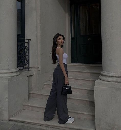 Estilo Madison Beer, Foto Poses, Best Photo Poses, Photography Poses Women, Looks Style, Photoshoot Poses, Fashion Poses, Model Poses, Cute Casual Outfits