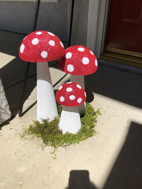 Cottagecore Party Decor Diy, Styrofoam Mushrooms Diy, Mushroom Centerpiece Party Ideas, Toadstool Food, Mushroom Balloon Arch, Woodland Witch Aesthetic, Mushroom Birthday Party Decor, Mushroom Classroom Decoration, Mushroom Theme Baby Shower Ideas