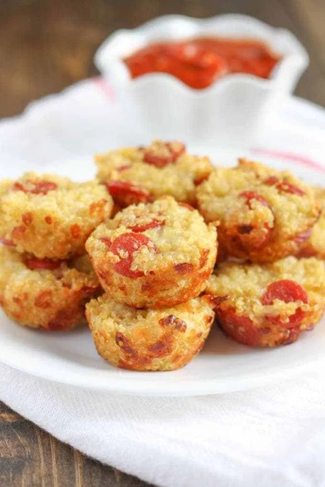 Quinoa Pizza Bites Gluten Free School Lunches, High Protein Diet Recipes, Quinoa Pizza Bites, Protein Diet Recipes, Quinoa Bites, Greasy Food, School Lunch Recipes, Eating Pizza, Junk Food Snacks