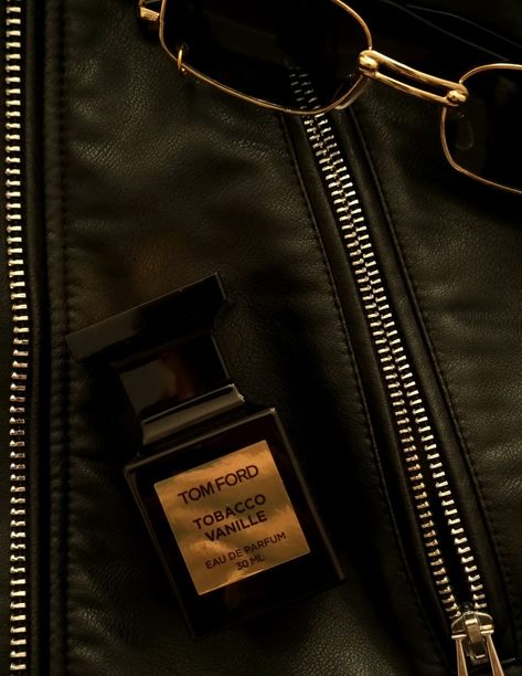 Tom Ford Perfume Aesthetic, Perfume Aesthetic, Tom Ford Private Blend, Tom Ford Perfume, Black Perfume, Victorian Gentleman, Gentleman Aesthetic, Face Aesthetic, Tom Ford Men