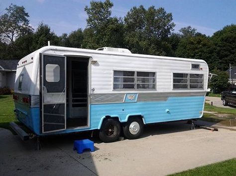 1973 Holiday Rambler 22' Holiday Rambler Remodel, Camper Redecorating, Rambler Remodel, Rv Restoration, Travel Trailer Accessories, Trailer Makeover, Vaporwave Clothing, Camper Redo, Rv Exterior