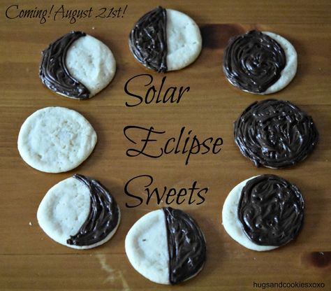 Solar Eclipse Sweets Solar Eclipse Cookies, Eclipse Cookies, Moon Food, Eclipse Party, Moon Cookies, Fruit Juice Recipes, 2024 Eclipse, Cookie Decorations, Yummy Deserts