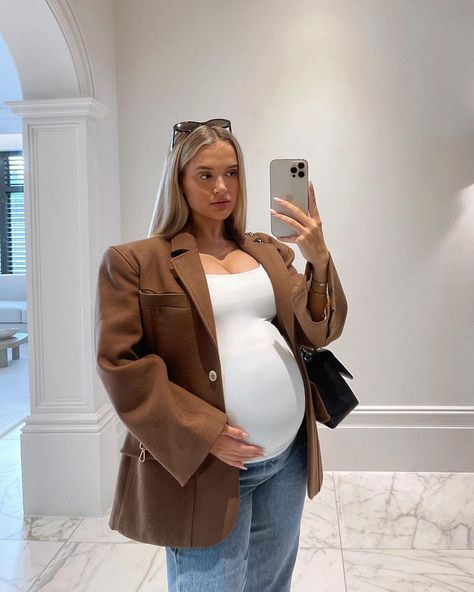 Lucy Fallon, Lie Detector Test, Pretty Pregnant, Lie Detector, Medium Tv Show, Mommy Outfits, Stylish Maternity Outfits, Pregnancy Looks, Ready To Pop